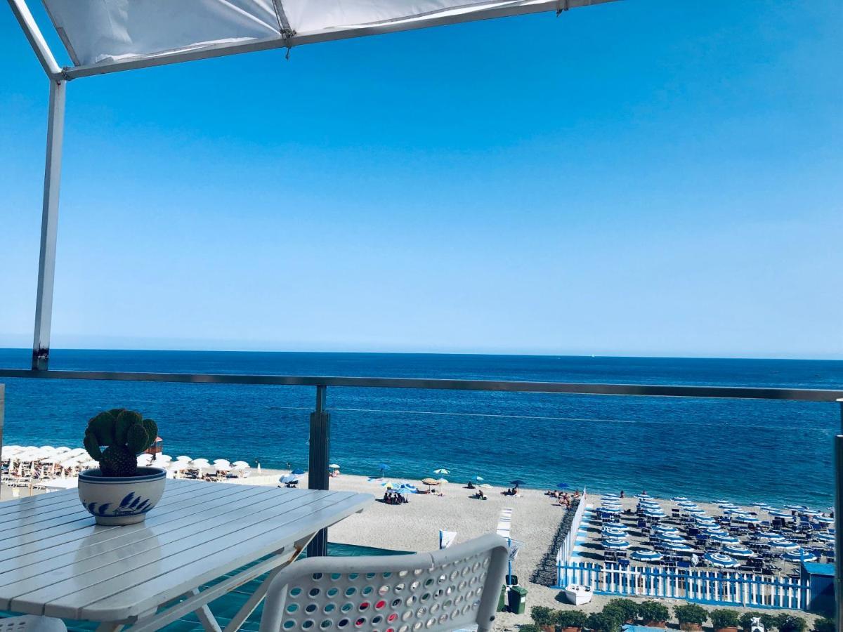 Mansarda Sul Mare Apartman Mascali Kültér fotó